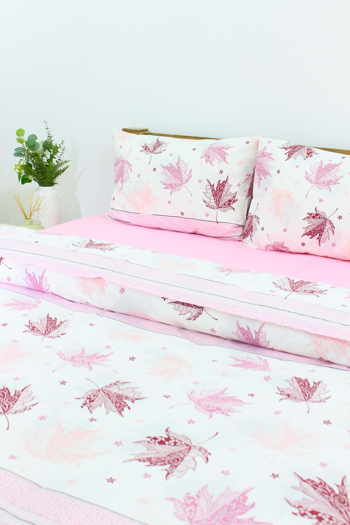 Pembe Yaprak Çift Kişilik Nevresim Takımı